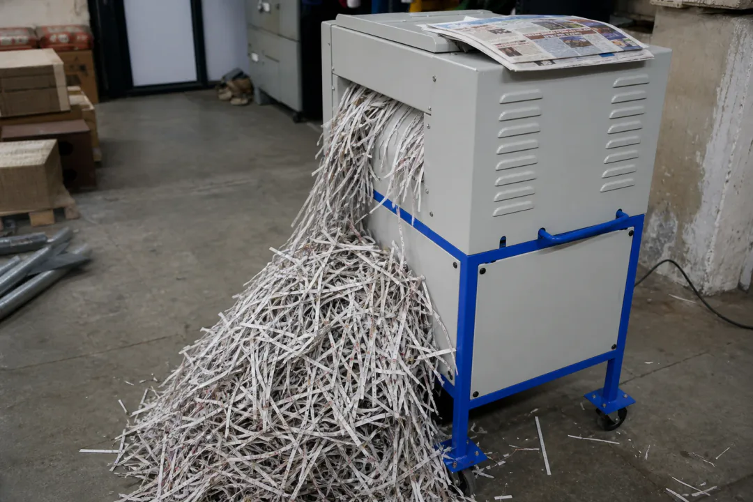 Documentenvernietiging, Fredo Recycling Vertrouwelijke documenten klaar voor papiervernietiging bij Fredo Recycling